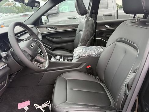 New 2026 Jeep Grand Cherokee L Limited w/ Limited Altitude Package AWD/4WD image 12