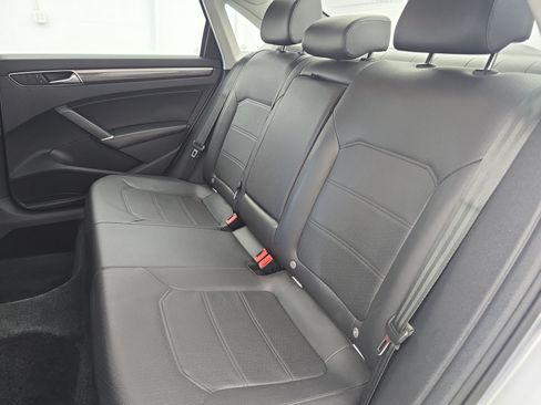 Used 2017 Volkswagen Passat 1.8T SE FWD image 13