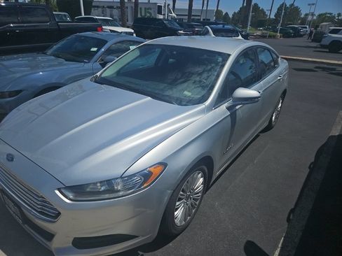 Used 2015 Ford Fusion SE FWD image 1