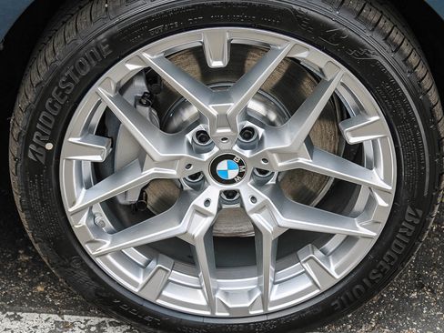 New 2026 BMW 330i Sedan w/ Convenience Package RWD image 9