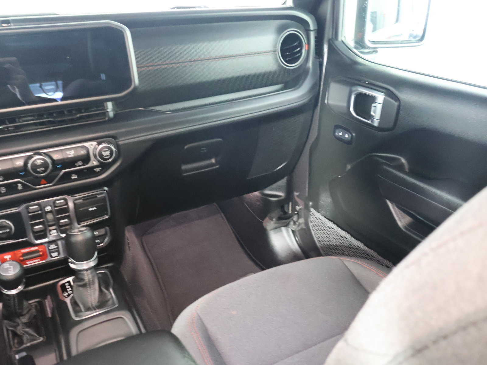 Used 2025 Jeep Wrangler Unlimited Rubicon AWD/4WD image 23