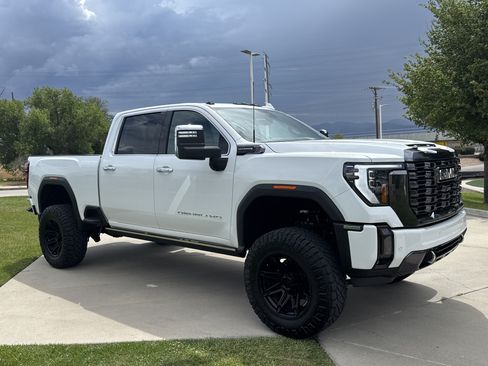 Used 2024 GMC Sierra 3500 Denali Ultimate AWD/4WD image 7