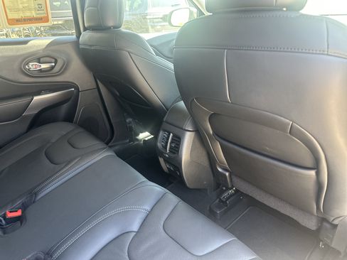 Used 2021 Jeep Cherokee Latitude Lux w/ Comfort/Convenience Group image 27