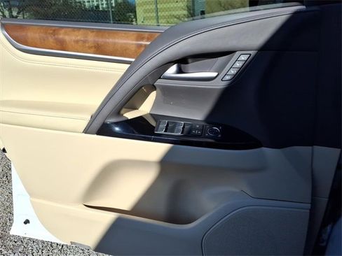 Used 2019 Lexus LX 570 4WD image 12