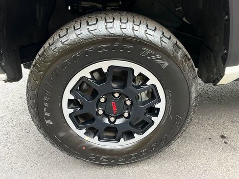 Used 2025 Toyota Tacoma TRD Off-Road w/ TRD Off Road Premium Package AWD/4WD image 25