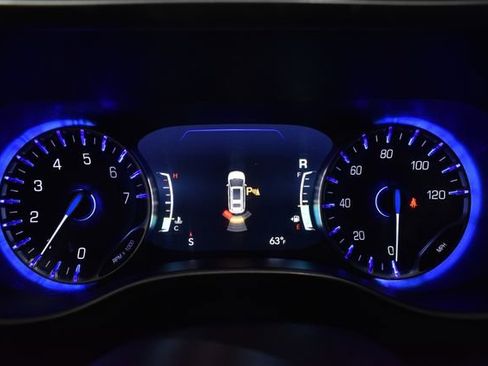 Certified 2025 Chrysler Pacifica Select image 16