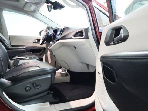 Used 2019 Chrysler Pacifica Limited w/ Advanced Safetytec Group image 10