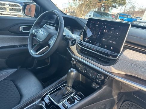 Used 2023 Jeep Compass Latitude w/ Convenience Group image 31