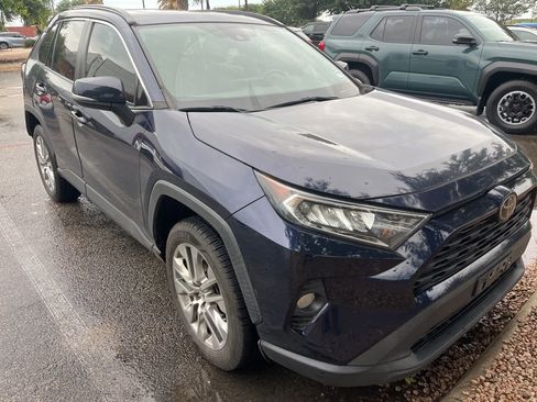 Used 2021 Toyota RAV4 XLE Premium FWD image 9