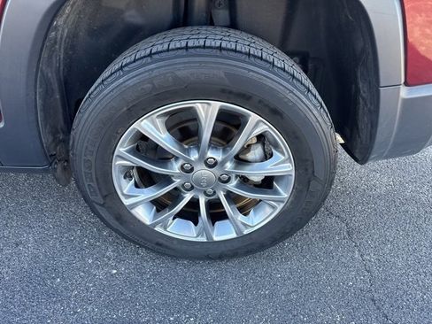 Used 2021 Jeep Cherokee Latitude Plus image 4