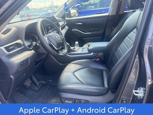 Used 2023 Toyota Highlander XLE FWD image 4