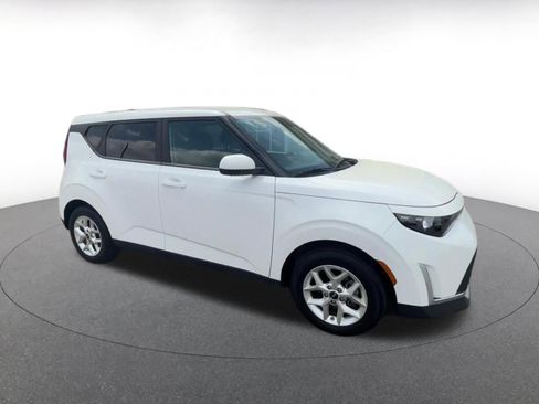 Used 2025 Kia Soul LX w/ LX Technology Package image 2