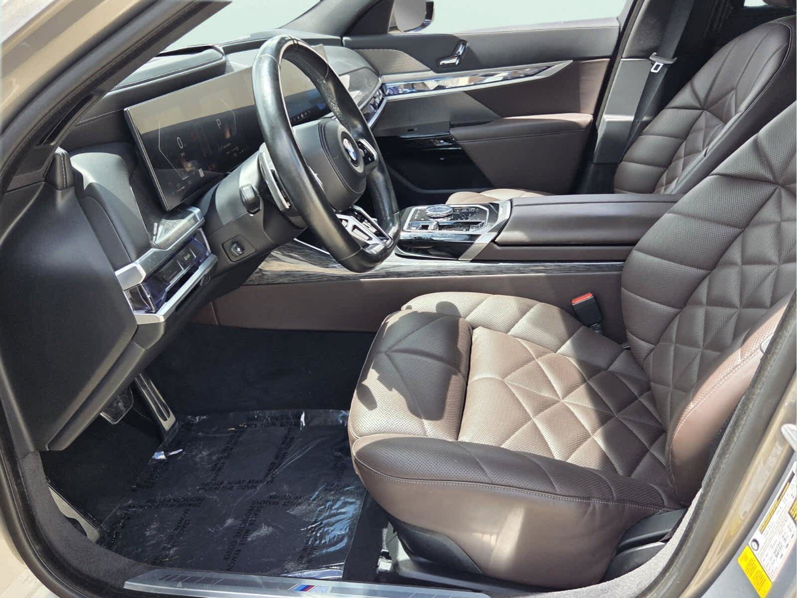 Used 2023 BMW 740i w/ Parking Assistance Package RWD image 10