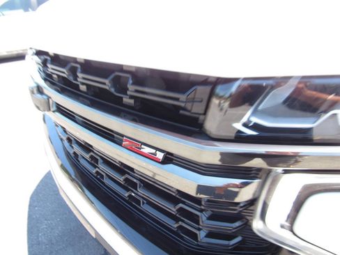 Used 2022 Chevrolet Suburban Z71 w/ Luxury Package AWD/4WD image 10