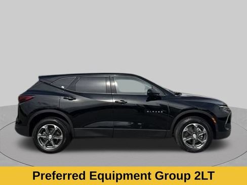 Used 2025 Chevrolet Blazer LT FWD image 3