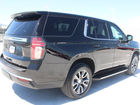 Used 2021 Chevrolet Tahoe LT w/ LT Signature Package RWD image 3
