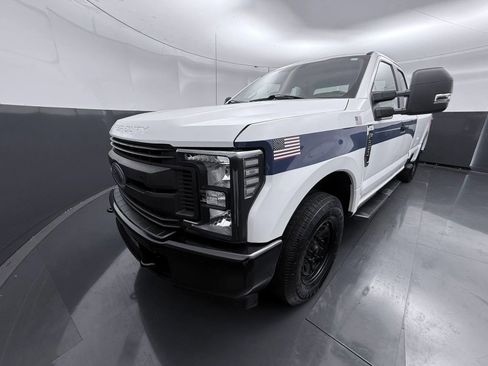 Used 2017 Ford F250 XL w/ Power Equipment Group RWD image 3