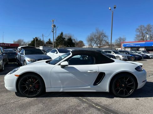 Used 2017 Porsche 718 Boxster S image 16