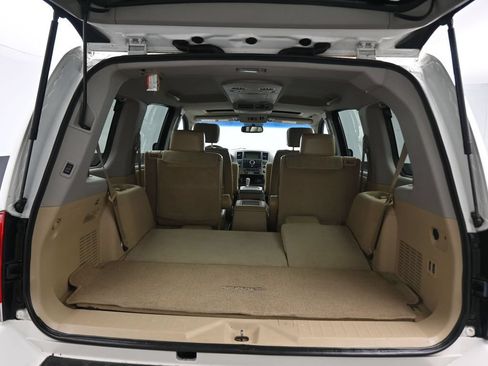 Used 2011 Nissan Armada Platinum w/ 2nd Row Captain Seat Pkg RWD image 55