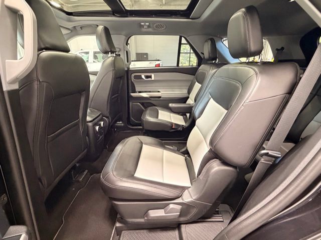 Used 2024 Ford Explorer XLT w/ XLT Sport Appearance Package AWD/4WD image 22