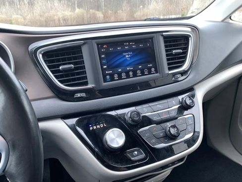 Used 2020 Chrysler Voyager Lxi w/ Cold Weather Group image 14