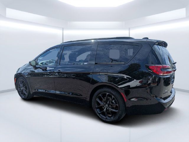 Used 2025 Chrysler Pacifica Limited FWD image 5