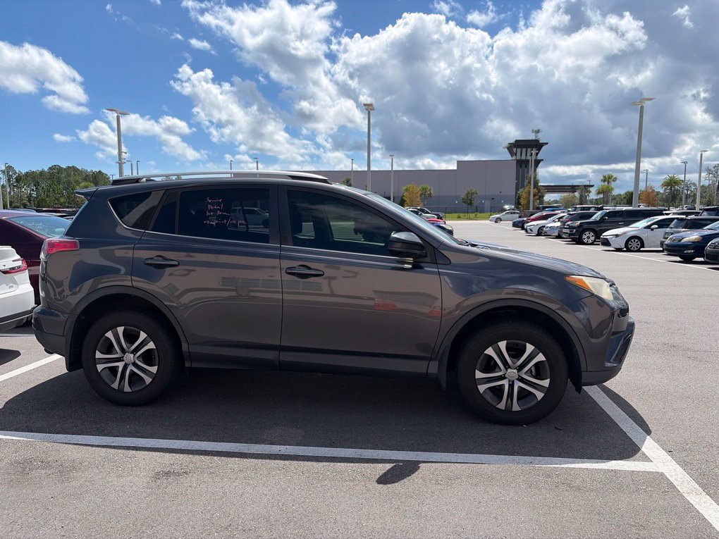 Used 2018 Toyota RAV4 LE FWD image 2