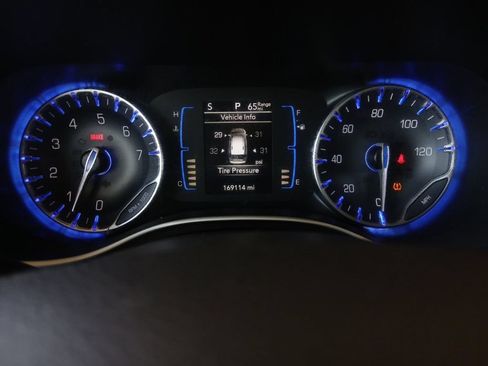 Used 2017 Chrysler Pacifica Touring-L FWD image 18