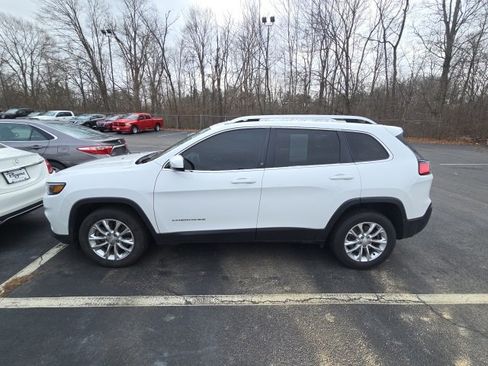 Used 2019 Jeep Cherokee Latitude w/ Cold Weather Group image 4