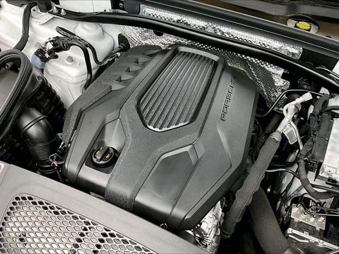 Used 2025 Porsche Macan image 58