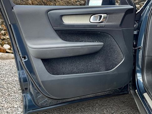 Used 2019 Volvo XC40 T5 Inscription image 22