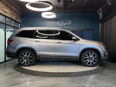 Used 2019 Honda Pilot Touring image 2