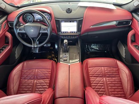 Used 2022 Maserati Levante Trofeo image 21