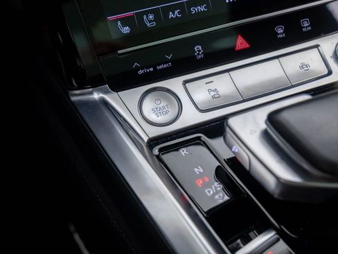 Used 2019 Audi e-tron Premium Plus image 23