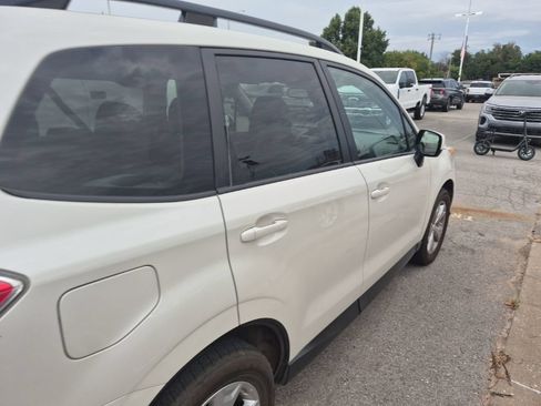 Used 2015 Subaru Forester 2.5i Premium AWD/4WD image 16