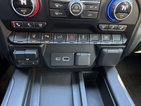 Used 2021 Chevrolet Silverado 2500 High Country image 20