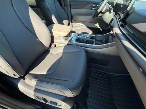 New 2026 Kia Carnival SX image 13