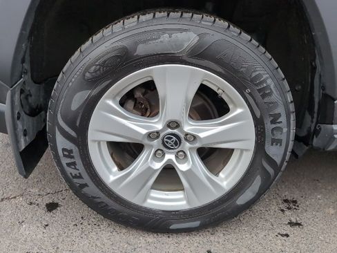 Used 2019 Toyota RAV4 XLE image 9