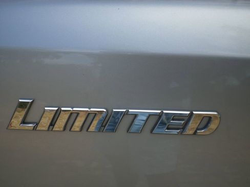 Used 2004 Toyota Highlander Limited image 34