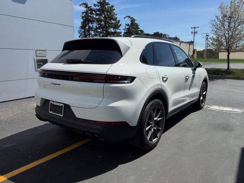 Certified 2025 Porsche Cayenne AWD/4WD image 13