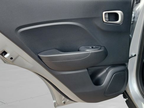 Certified 2023 Hyundai Venue SE image 9