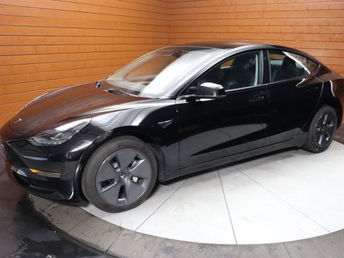 Used 2023 Tesla Model 3 Standard Range image 8