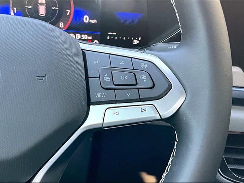 Certified 2023 Volkswagen Taos SE w/ Panoramic Sunroof Package image 25