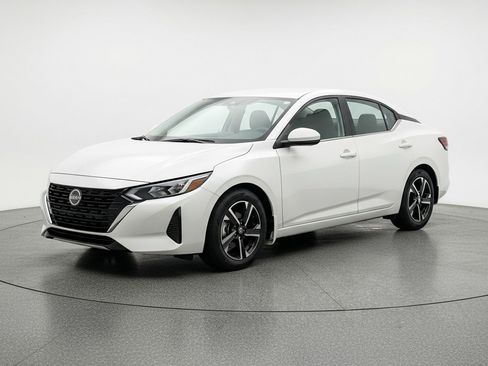 Used 2025 Nissan Sentra SV image 3