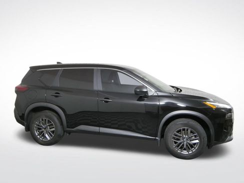 Used 2023 Nissan Rogue S AWD/4WD image 2