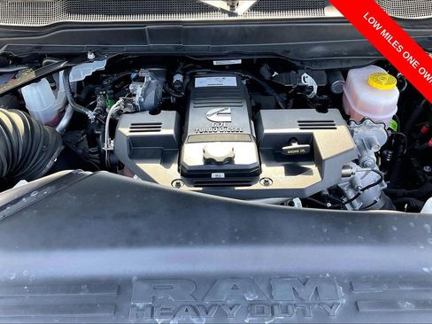 Used 2024 RAM 3500 Limited AWD/4WD image 9
