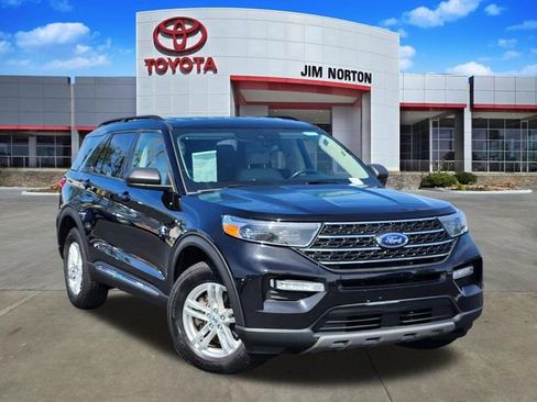 Used 2023 Ford Explorer XLT w/ Equipment Group 202A AWD/4WD image 1