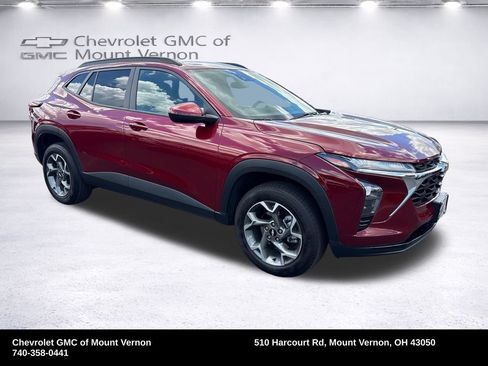 Used 2025 Chevrolet Trax LT w/ LT Convenience Package FWD image 8