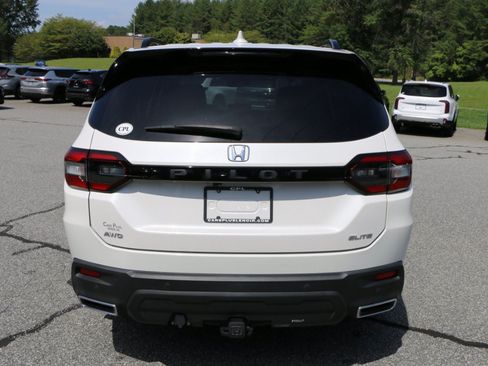 Used 2023 Honda Pilot Elite image 4