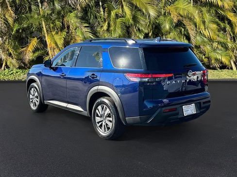 Used 2025 Nissan Pathfinder SV image 7